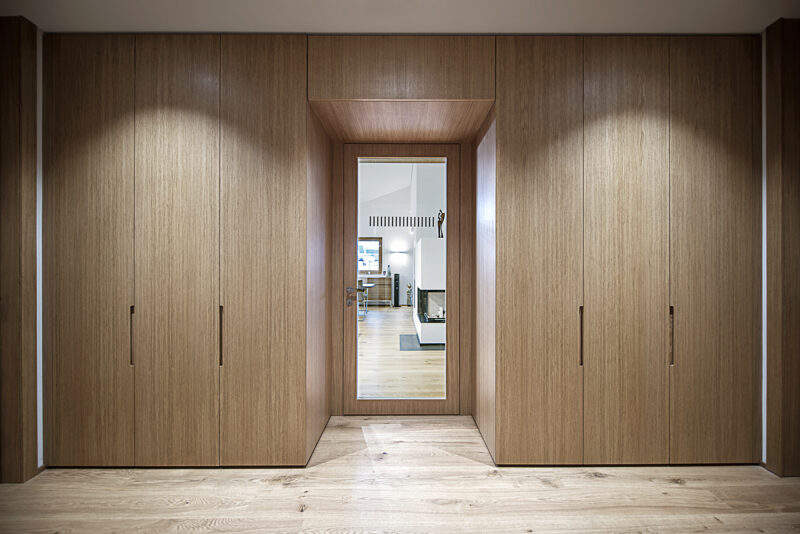 W Bild 06 1600 Gahleitner Architekten Garderobe Innenarchitektur Dachaufstockung 01